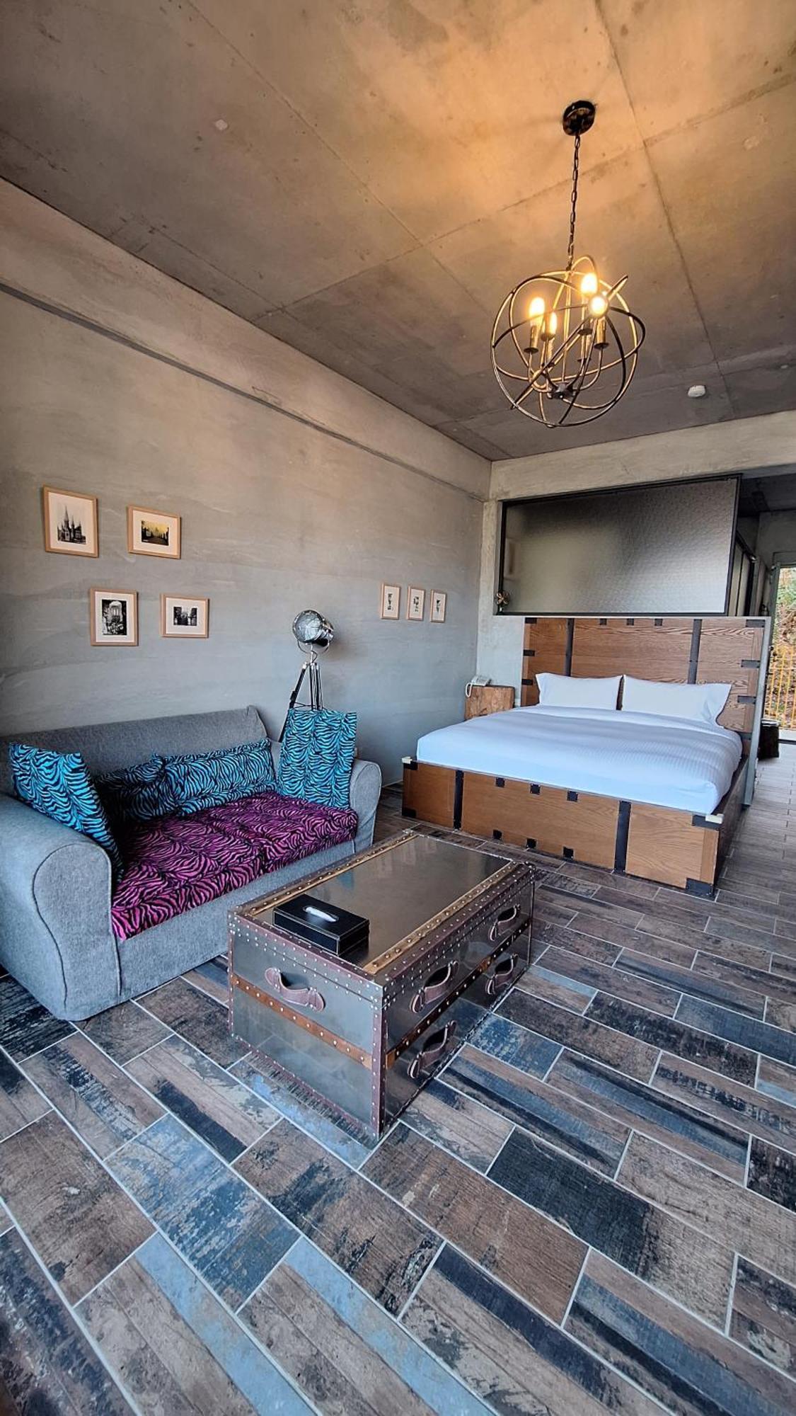 Bed and Breakfast Moose & Squirrel Ren'ai Esterno foto